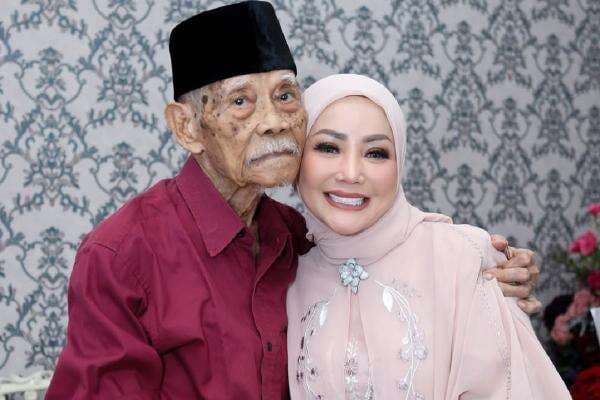 Kabar Duka, Ayah Pedangdut Kristina Meninggal Dunia di Usia 85 Tahun Kabar Duka, Ayah Pedangdut Kristina Meninggal Dunia di Usia 85 Tahun