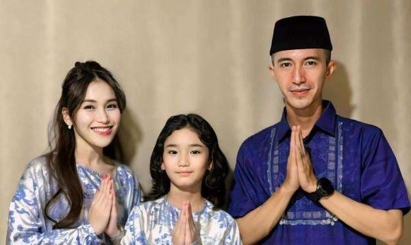 Ayu Ting Ting Dibela Netizen usai Panen Cibiran karena Bagi-Bagi THR Rp20 Ribu Ayu Ting Ting Dibela Netizen usai Panen Cibiran karena Bagi-Bagi THR Rp20 Ribu