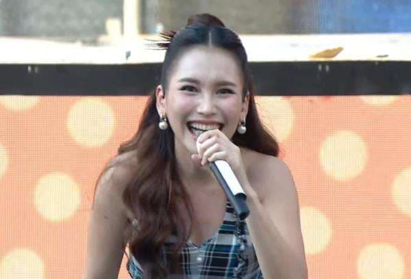 Ayu Ting Ting Goyang Bundaran HI, Konser Jakarta Dalam Warna Pecah! Ayu Ting Ting Goyang Bundaran HI, Konser Jakarta Dalam Warna Pecah!