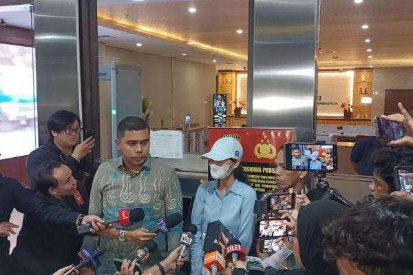 Azizah Salsha Akhirnya Laporkan 2 Akun ke Bareskrim Buntut Difitnah Selingkuh Azizah Salsha Akhirnya Laporkan 2 Akun ke Bareskrim Buntut Difitnah Selingkuh