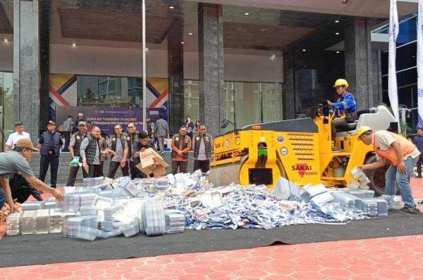 DJKI Musnahkan Barang Hasil Pelanggaran Kekayaan Intelektual, Total Senilai Rp3 Miliar DJKI Musnahkan Barang Hasil Pelanggaran Kekayaan Intelektual, Total Senilai Rp3 Miliar