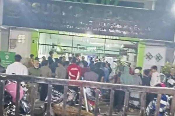 Heboh RSUD Ujungberung Bandung Digeruduk Massa, Ada Apa? Heboh RSUD Ujungberung Bandung Digeruduk Massa, Ada Apa?