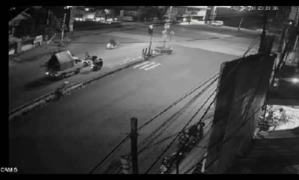 Kecelakaan Lalu Lintas! Nekat Terobos Lampu Merah, Sepeda Motor Diseruduk Truk di Pantura Comal Kecelakaan Lalu Lintas! Nekat Terobos Lampu Merah, Sepeda Motor Diseruduk Truk di Pantura Comal