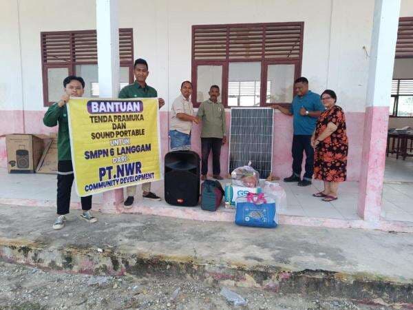 PT Nusa Wana Raya Salurkan Bantuan Pendidikan di SMPN 6 Langgam PT Nusa Wana Raya Salurkan Bantuan Pendidikan di SMPN 6 Langgam
