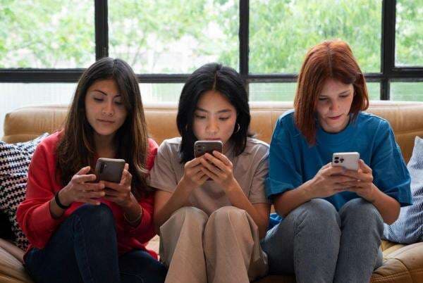 Cara Mencegah dan Mengatasi Child Grooming yang Wajib Diketahui Orangtua Cara Mencegah dan Mengatasi Child Grooming yang Wajib Diketahui Orangtua