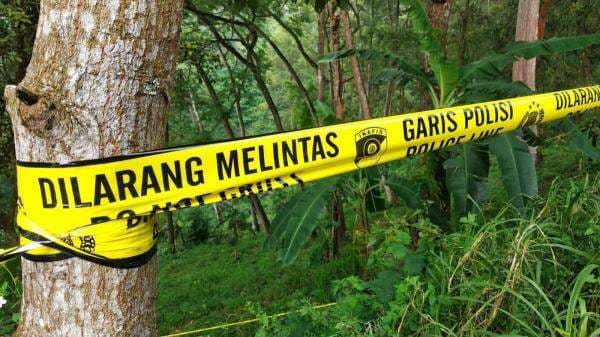 BREAKING NEWS Mutilasi, Pelaku Bunuh Pacar di Kos, Potongan Jasad Dibuang Tercecer di Jurang Pacet BREAKING NEWS Mutilasi, Pelaku Bunuh Pacar di Kos, Potongan Jasad Dibuang Tercecer di Jurang Pacet
