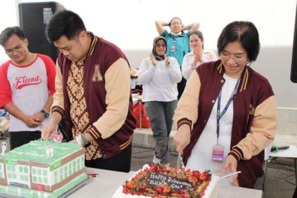 Grup RS Siloam Rayakan 6 Tahun Berdirinya RS Siloam Kelapa Dua Grup RS Siloam Rayakan 6 Tahun Berdirinya RS Siloam Kelapa Dua