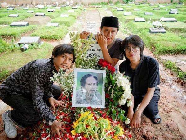 Geger! Anak Epy Kusnandar Umumkan Kabar Penting: Jangan Ganggu Mama Saya Geger! Anak Epy Kusnandar Umumkan Kabar Penting: Jangan Ganggu Mama Saya