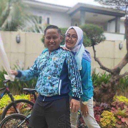 Dari Panggung Komedi ke Sawah Hijau: Kisah Narji dan Istrinya Menyemai Hidup Baru Dari Panggung Komedi ke Sawah Hijau: Kisah Narji dan Istrinya Menyemai Hidup Baru