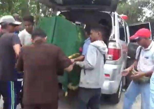 Isak Tangis Iringi Pemakaman 6 Jenazah Bocah Tenggelam di Kubangan Balikpapan Isak Tangis Iringi Pemakaman 6 Jenazah Bocah Tenggelam di Kubangan Balikpapan