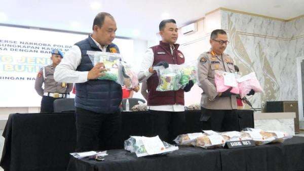 Operasi Rahasia, Begini Polisi Lacak Pergerakan Kurir Narkoba Operasi Rahasia, Begini Polisi Lacak Pergerakan Kurir Narkoba