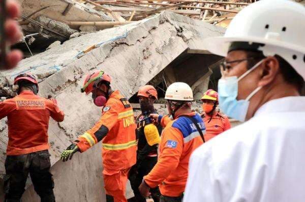 Cari 54 Korban Reruntuhan Ponpes Al Khoziny, BNPB Kerahkan 400 Personel Cari 54 Korban Reruntuhan Ponpes Al Khoziny, BNPB Kerahkan 400 Personel