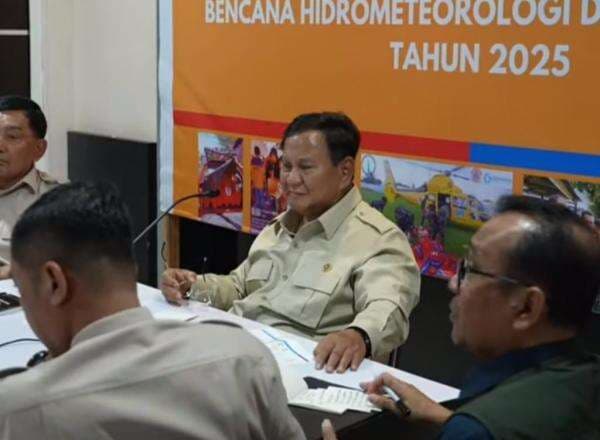 Prabowo Perintahkan Menkes Turunkan Dokter Magang ke Lokasi Bencana Sumatra Prabowo Perintahkan Menkes Turunkan Dokter Magang ke Lokasi Bencana Sumatra