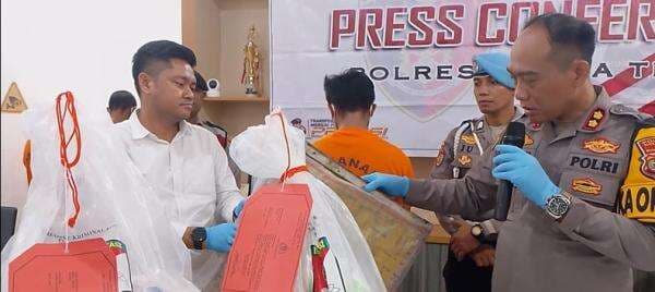 Residivis Kembali Beraksi: Pelaku Bongkar dan Pencurian Lapak di Waingapu Ditangkap Polisi Residivis Kembali Beraksi: Pelaku Bongkar dan Pencurian Lapak di Waingapu Ditangkap Polisi