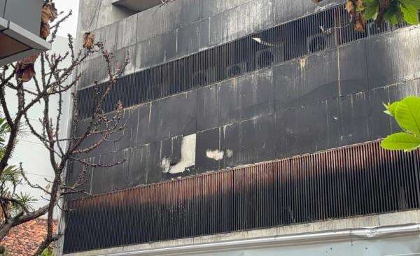 Jenazah Reno Korban Demo Rusuh Jakarta Dimakamkan di Surabaya, Ibunda Pingsan Jenazah Reno Korban Demo Rusuh Jakarta Dimakamkan di Surabaya, Ibunda Pingsan