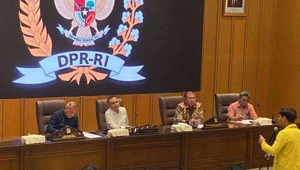 Audiensi ke DPR, BEM UI: Kok Bisa Ada Wakil Rakyat Joget-Joget Audiensi ke DPR, BEM UI: Kok Bisa Ada Wakil Rakyat Joget-Joget