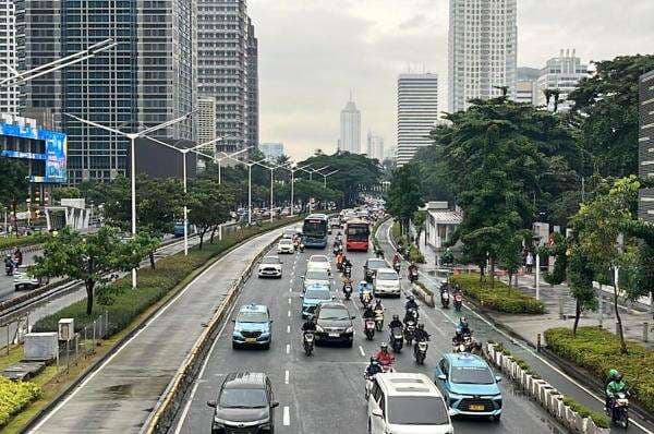 Cuaca Mendung, Lalu Lintas Jalan Jenderal Sudirman Jakpus Ramai Lancar Cuaca Mendung, Lalu Lintas Jalan Jenderal Sudirman Jakpus Ramai Lancar