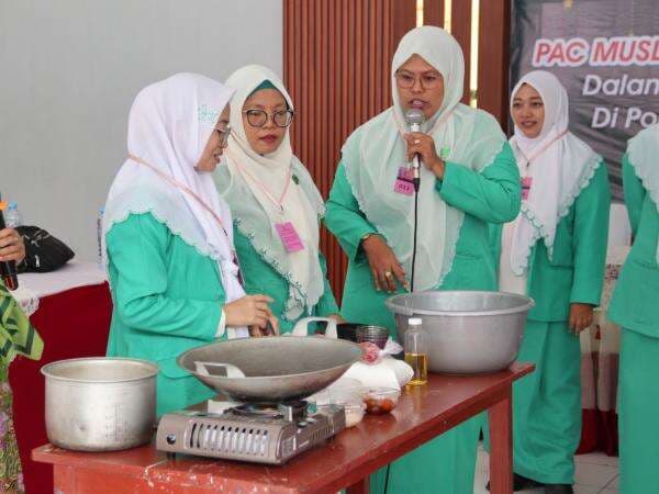 Warga Binaan Perempuan di Rutan Gresik Antusias Belajar Tata Boga Warga Binaan Perempuan di Rutan Gresik Antusias Belajar Tata Boga