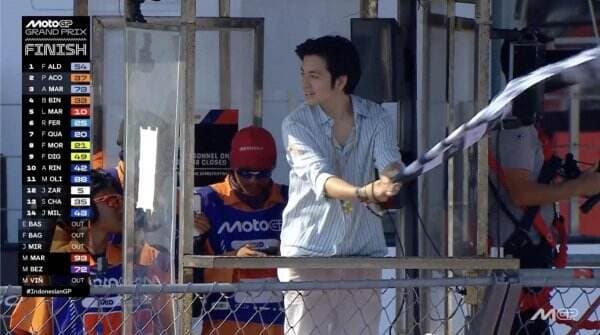 Viral Angga Yunanda Jadi Marshal di MotoGP Mandalika 2025, Saksi Kemenangan Fermín Aldeguer! Viral Angga Yunanda Jadi Marshal di MotoGP Mandalika 2025, Saksi Kemenangan Fermín Aldeguer!