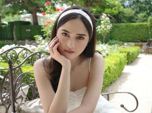 Pesona Syifa Hadju saat Honeymoon di Italia, Banjir Pujian Netizen: Makin Cantik Setelah Menikah Pesona Syifa Hadju saat Honeymoon di Italia, Banjir Pujian Netizen: Makin Cantik Setelah Menikah
