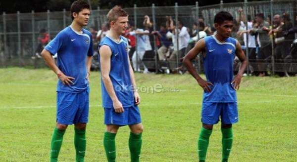 5 Pesepakbola Indonesia yang Kariernya Melempem Setelah Berkarier di Luar Negeri, Nomor 1 Eks Bomber Timnas Indonesia U-19! 5 Pesepakbola Indonesia yang Kariernya Melempem Setelah Berkarier di Luar Negeri, Nomor 1 Eks Bomber Timnas Indonesia U-19!