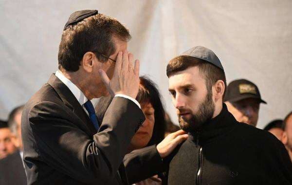 Pengakuan Tentara Israel yang Disandera Hamas: Diberi Taurat dan Alat untuk Berdoa Pengakuan Tentara Israel yang Disandera Hamas: Diberi Taurat dan Alat untuk Berdoa