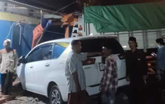 Kecelakaan Beruntun 4 Kendaraan di Bangkalan, 5 Luka-Luka Kecelakaan Beruntun 4 Kendaraan di Bangkalan, 5 Luka-Luka