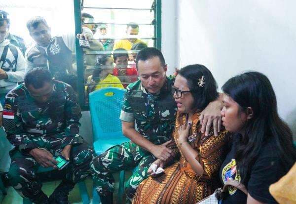 Pangdam IX/Udayana Melayat Prada Lucky, Proses Hukum Tegas dan Transparan Pangdam IX/Udayana Melayat Prada Lucky, Proses Hukum Tegas dan Transparan