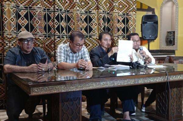 Kubu Roy Suryo Klaim Kasus Ijazah Jokowi Sudah Gugur, Sebut Tak Layak Disidangkan Kubu Roy Suryo Klaim Kasus Ijazah Jokowi Sudah Gugur, Sebut Tak Layak Disidangkan