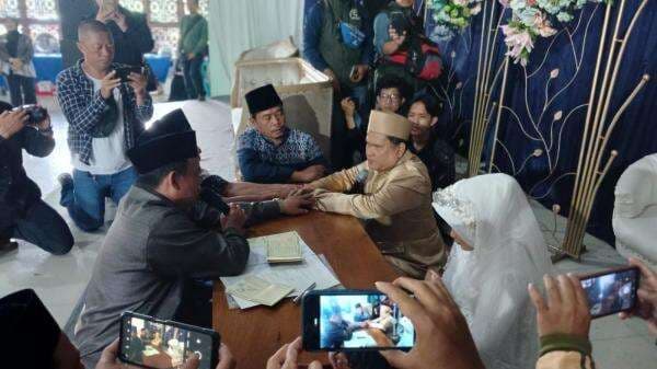Kebahagiaan 5 Pasangan Tunanetra di Priangan Timur Rayakan Nikah Massal di Tasikmalaya Kebahagiaan 5 Pasangan Tunanetra di Priangan Timur Rayakan Nikah Massal di Tasikmalaya