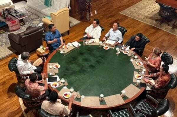 Prabowo Panggil Muzani hingga Yusril ke Hambalang Malam Ini, Ada Apa? Prabowo Panggil Muzani hingga Yusril ke Hambalang Malam Ini, Ada Apa?