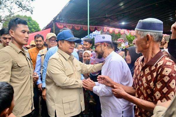 Tinjau Pengungsian, Prabowo Minta Maaf karena Tak Punya Tongkat Nabi Musa tapi Akan Kerja Keras Tinjau Pengungsian, Prabowo Minta Maaf karena Tak Punya Tongkat Nabi Musa tapi Akan Kerja Keras