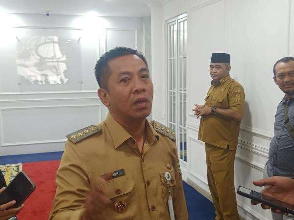 Bupati Aep Bakal Copot Kepsek yang Nekat Arahkan Pembelian Perlengkapan Sekolah di Toko Tertentu Bupati Aep Bakal Copot Kepsek yang Nekat Arahkan Pembelian Perlengkapan Sekolah di Toko Tertentu