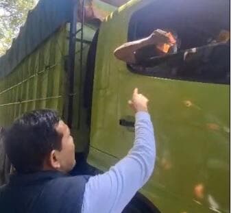 Viral Wagub Aceh Adang Truk Pelat dari Sumbar, Malah Kasih Uang Makan Viral Wagub Aceh Adang Truk Pelat dari Sumbar, Malah Kasih Uang Makan