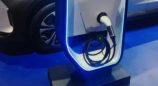 Pemerintah Resmi Cabut Insentif Impor Mobil Listrik, Tahun Depan Wajib Produksi Dalam Negeri! Pemerintah Resmi Cabut Insentif Impor Mobil Listrik, Tahun Depan Wajib Produksi Dalam Negeri!