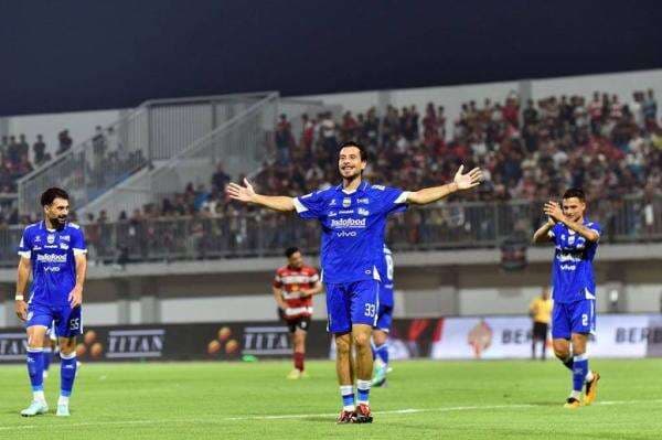 Thom Haye Langsung Tegaskan Target Persib: Lupakan ACL 2, Gaspol Hajar Malut United Thom Haye Langsung Tegaskan Target Persib: Lupakan ACL 2, Gaspol Hajar Malut United