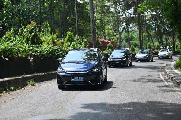 Penjualan Mobil Listrik Naik 141 Sepanjang 2025, Tembus 100 Ribu Unit! Penjualan Mobil Listrik Naik 141 Sepanjang 2025, Tembus 100 Ribu Unit!
