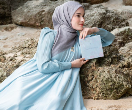 Baju Biru Muda Cocok dengan Jilbab Warna Apa? <i>Yuk</i> Cek Ada 7 Pilihan Paling Serasi Baju Biru Muda Cocok dengan Jilbab Warna Apa? <i>Yuk</i> Cek Ada 7 Pilihan Paling Serasi