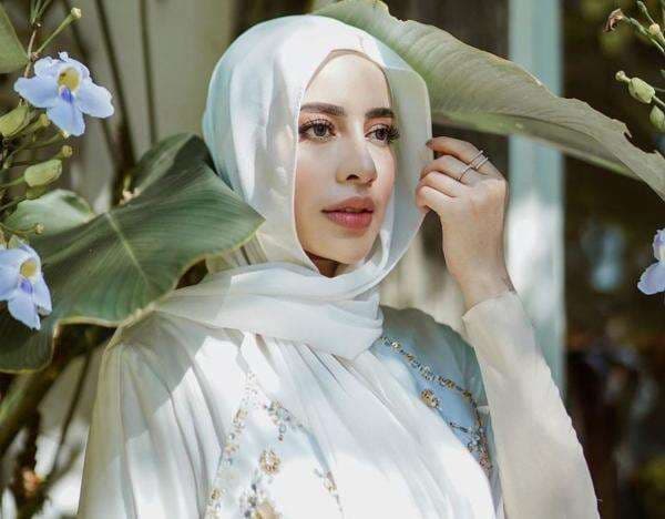 Baju Navy Cocok dengan Jilbab Warna Apa Saja? Abu-Abu hingga Hijau Zaitun Baju Navy Cocok dengan Jilbab Warna Apa Saja? Abu-Abu hingga Hijau Zaitun