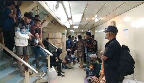 Bakamla RI dan Satgas TNI Gagalkan Pengiriman 25 CPMI Ilegal ke Malaysia Bakamla RI dan Satgas TNI Gagalkan Pengiriman 25 CPMI Ilegal ke Malaysia