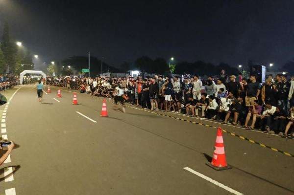 Uniknya Balap Lari Jalanan di Pakansari, Ditonton Ratusan Warga Uniknya Balap Lari Jalanan di Pakansari, Ditonton Ratusan Warga