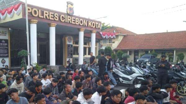 57 Motor Disita Polisi di Pantura Cirebon, Tak Dilengkapi STNK hingga Berknalpot Brong 57 Motor Disita Polisi di Pantura Cirebon, Tak Dilengkapi STNK hingga Berknalpot Brong