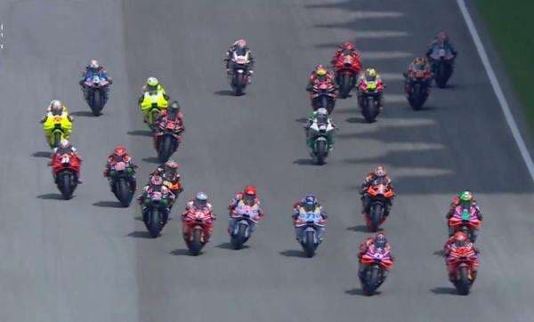 Eksklusif! Detik-Detik Kecelakaan 3 Pembalap di MotoGP Malaysia 2024, Kepala Jack Miller Kena Ban Eksklusif! Detik-Detik Kecelakaan 3 Pembalap di MotoGP Malaysia 2024, Kepala Jack Miller Kena Ban