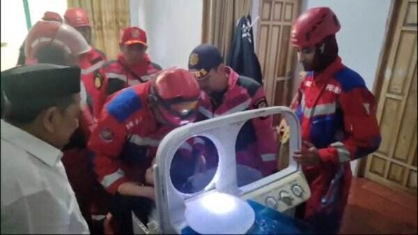 Balita Terjebak di Mesin Cuci, Tim Damkar Makassar Lakukan Evakuasi Dramatis