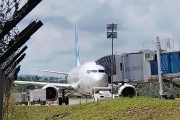 Viral Ban Pesawat Garuda Indonesia Copot saat Mendarat, Ini Kata GM Tanjungpinang Viral Ban Pesawat Garuda Indonesia Copot saat Mendarat, Ini Kata GM Tanjungpinang
