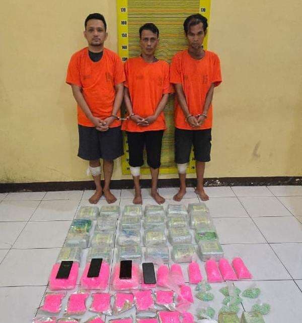 Polda Sumut Sita 26 Kg Sabu dari Gudang Narkoba Jaringan Thailand Polda Sumut Sita 26 Kg Sabu dari Gudang Narkoba Jaringan Thailand