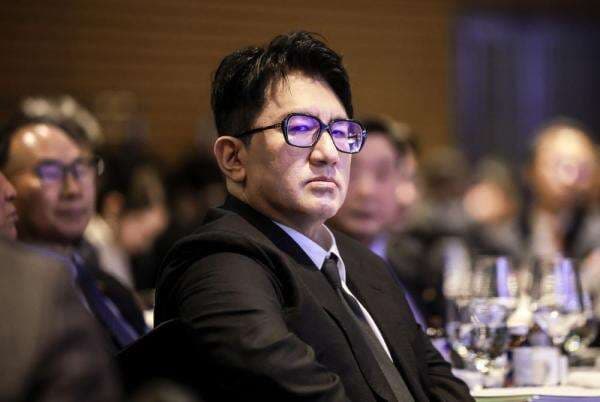 Pimpinan Hybe Bang Si-hyuk Diperiksa Otoritas Korsel, Diduga Tipu Investor Soal IPO Pimpinan Hybe Bang Si-hyuk Diperiksa Otoritas Korsel, Diduga Tipu Investor Soal IPO