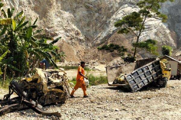 Jadi Tersangka Longsor Gunung Kuda Cirebon, Pemilik Tambang dan Kepala Teknik Terancam 15 Tahun Bui Jadi Tersangka Longsor Gunung Kuda Cirebon, Pemilik Tambang dan Kepala Teknik Terancam 15 Tahun Bui