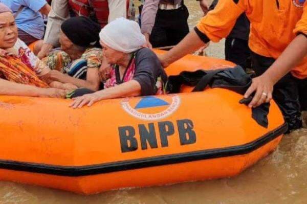Banjir Bandang Rendam 6 Kecamatan di Lebong Bengkulu, 50 Ribu Jiwa Terdampak Banjir Bandang Rendam 6 Kecamatan di Lebong Bengkulu, 50 Ribu Jiwa Terdampak