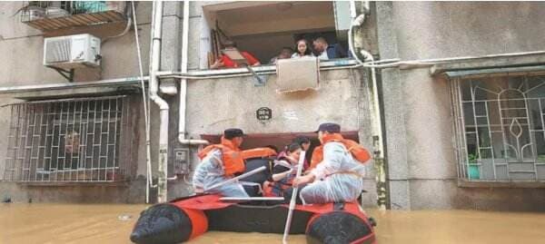 Banjir Besar di China Tewaskan 4 Orang, 110.000 Orang Dievakuasi dan 10 Hilang